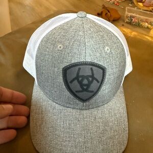 Ariat Cream and White Mesh Cap